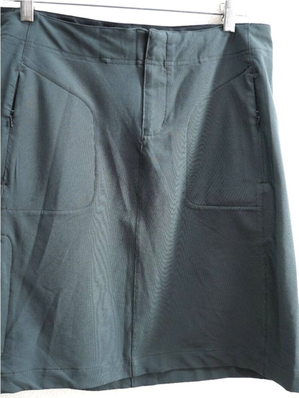 REI A-Line Active Skirt Knee Length 3 Zip Pockets Inner Drawstring size 6